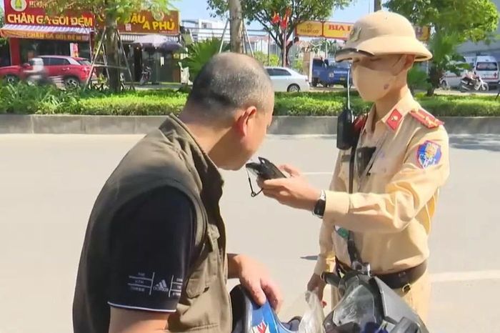 Gần 60% người vi phạm nồng độ cồn từ 36 đến 55 tuổi - Đài Phát thanh và truyền hình Hà Nội