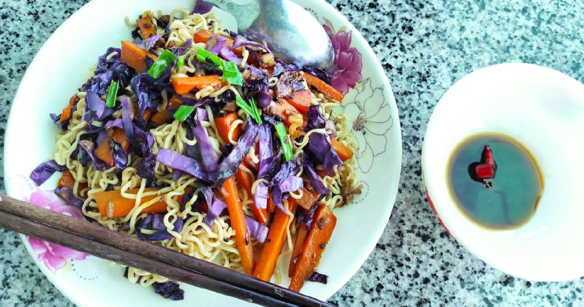 Mì xào rau củ
