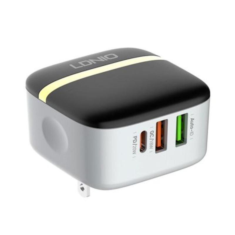 Cargador 3 puertos (2 USB-A + 1 USB-C)
