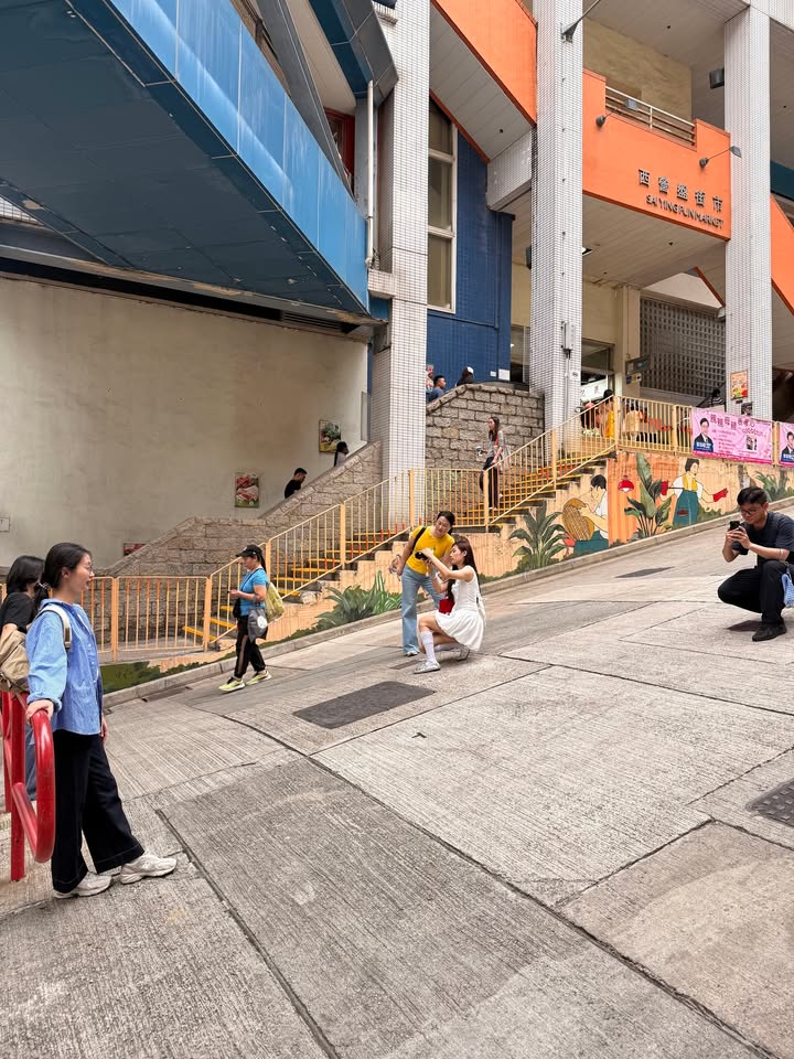 Check-in Sai Ying Pun: Con phố dốc nghẹt thở đẹp nhất Hồng Kông