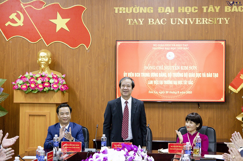 Đồng chí Nguyễn Kim Sơn,  Bộ trưởng Bộ Giáo dục và Đào tạo đến thăm và làm việc tại Trường Đại học Tây bắc