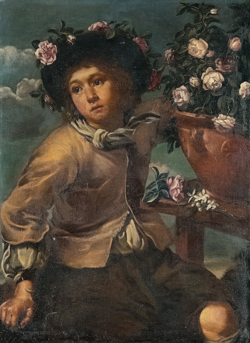 Ragazzo con un vaso di rose