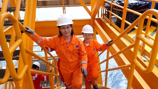 Nâng cao vai trò của phụ nữ Petrovietnam trong kỷ nguyên đổi mới