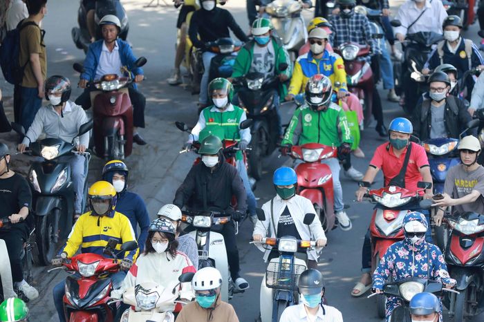 Hà Nội tổ chức lấy ý kiến việc sử dụng xe máy hoạt động kinh doanh, vận tải - Đài Phát thanh và truyền hình Hà Nội