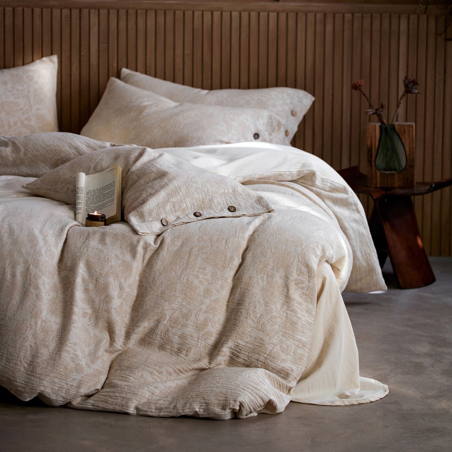 Cotton-Linen Bedding, 4-Piece, Button Closure