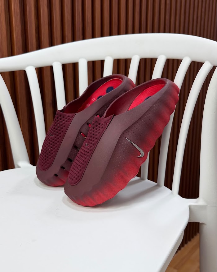 Nike Calm Mule Borgoña Rojo