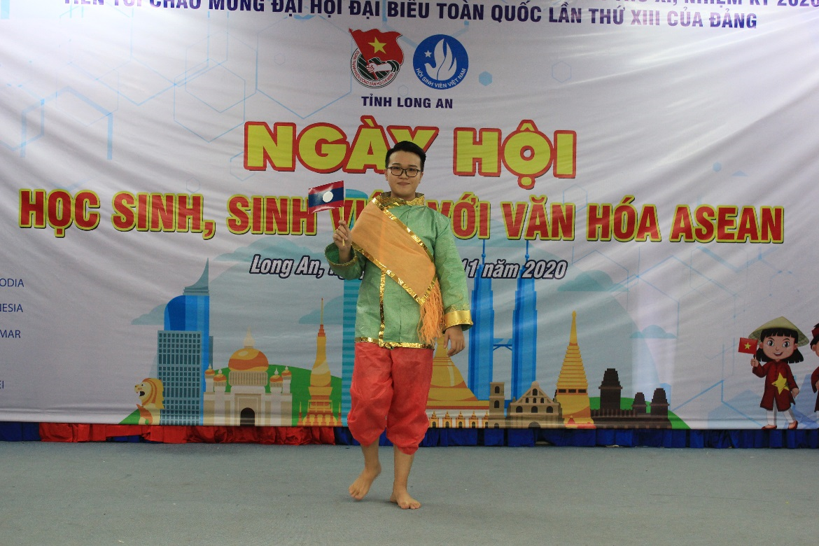 Salong – trang phục truyền thống dành cho nam giới đất nước Lào