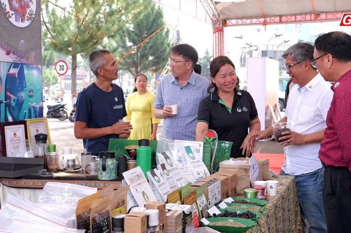 Gia Lai khai mạc không gian trải nghiệm cà phê đặc sản và sản phẩm OCOP - Báo Gia Lai