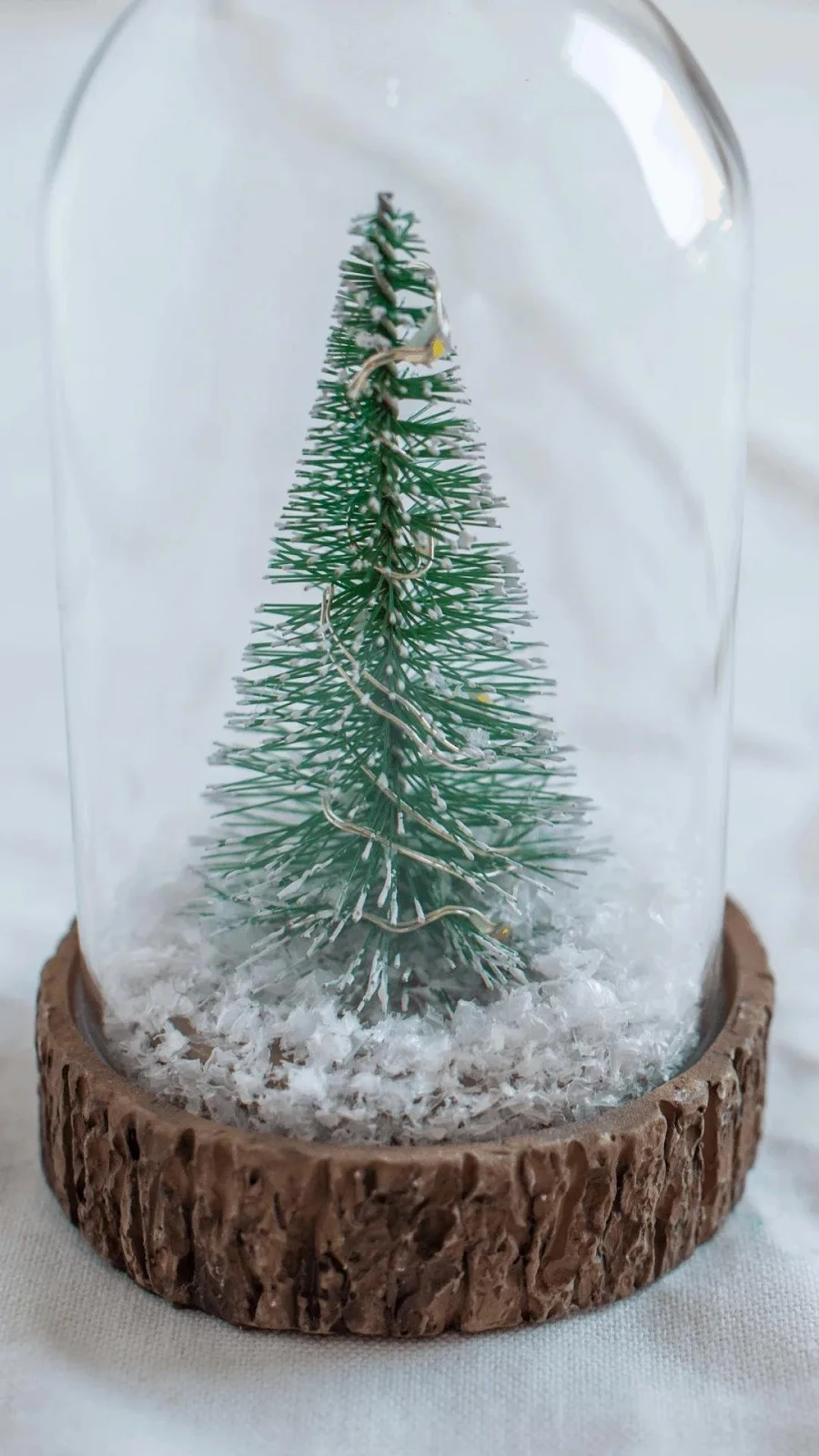 Bristle Brush Christmas Tree Full HD iPhone Wallpaper Background [1080x1920] Free Download