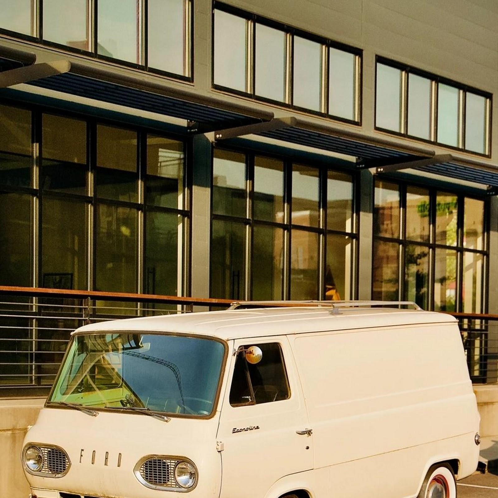 Download Vintage Ford Econoline Van iPhone