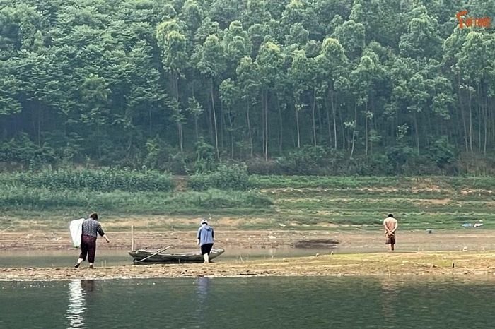 Nhịp sống bình yên trên hồ Thác Bà - Báo Tri thức &amp; Cuộc sống