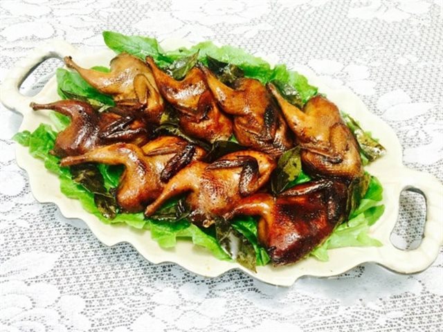 Chim Cút Quay Lá Mắc Mật