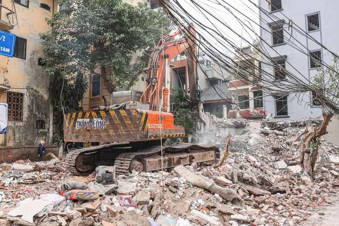 Người dân khẩn trương bàn giao mặt bằng để làm cầu Tứ Liên - Báo Sài Gòn Giải Phóng