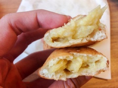Bánh tiêu nhân sầu riêng - món ngon dễ làm, khiến bạn ăn ngon quên cả lối về. Nếu đã biết được cách làm bánh tiêu sầu riêng tại nhà thì sao không xếp lịch và triển ngay cho cả nhà dùng thử cho nóng nào.