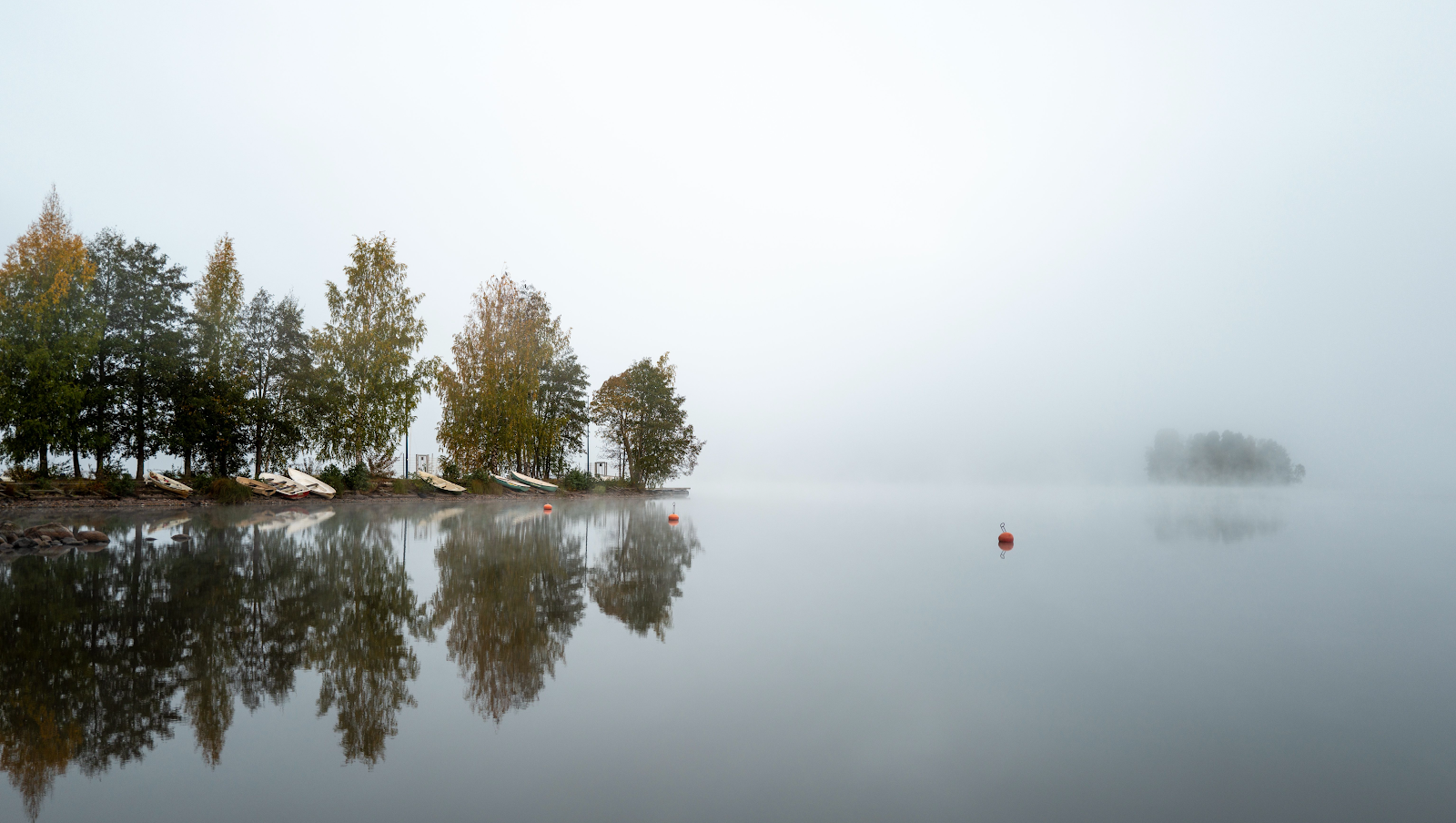 Fog, Lakeside, Reflection, Autumn 4K Wallpaper Background (5100x2880)