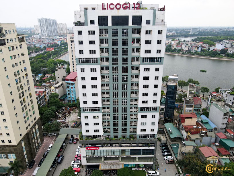 <p>Khu vực căn hộ chung cư Licogi 12 Hoàng Mai có tổng số 84 căn hộ, mật độ 6 căn hộ/sàn. Các căn hộ được phân chia với diện tích linh hoạt từ 92m2 - 112m2.</p>
<p>Bao gồm: 01 phòng sinh hoạt chung, 01 bếp, 01 ban công, có 02 khu vệ sinh và có từ 02 - 03 phòng ngủ tùy từng diện tích.</p>