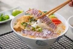 Với món bún bề bề khi ăn bạn có thể chuẩn bị chút ớt chưng và chanh tươi giúp hương vị được thơm ngon nhé. Với cách làm món bún bề bề không quá cầu kỳ của Cooky này, hứa hẹn sẽ mang đến một món ăn rất ngon và lạ để cả nhà cùng thưởng thức.