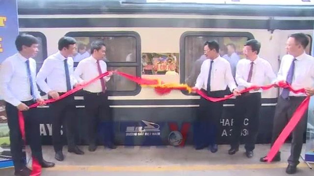 Ra mắt 'Đoàn tàu chuyên xa QT3/4' trên hành trình Hà Nội-Thái Nguyên - Báo VietnamPlus