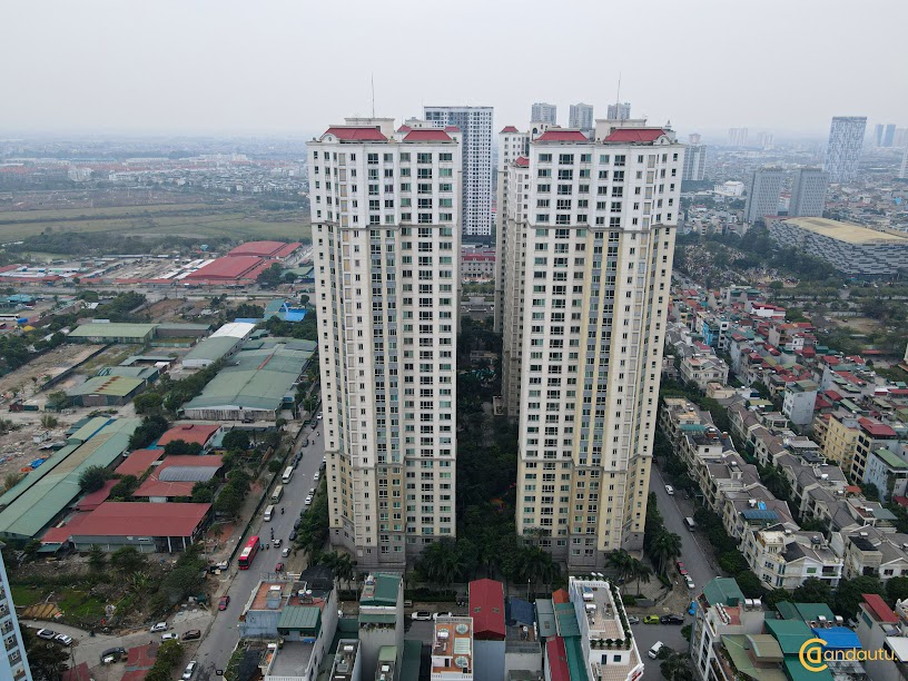 <p>Mỗi căn hộ đều có 2 - 3 mặt thoáng, thiết kế hiện đại theo phong cách Hàn Quốc giúp tận dụng tối đa diện tích, công năng sử dụng và đón gió, ánh sáng tự nhiên vào các ngóc ngách của căn phòng.</p>
<p>Toàn bộ nội thất được chủ đầu tư nhập trực tiếp từ Hàn Quốc với những sản phẩm chất lượng tốt nhất đem đến sự hiện đại và tiện nghi cho căn hộ.</p>