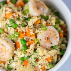 Món cơm bông cải được chế biến hoàn toàn từ các loại rau củ thiên nhiên, cực kì tốt cho sức khỏe. Nếu có thể, bạn thường xuyên làm cho gia đình mình dùng chung nhé.