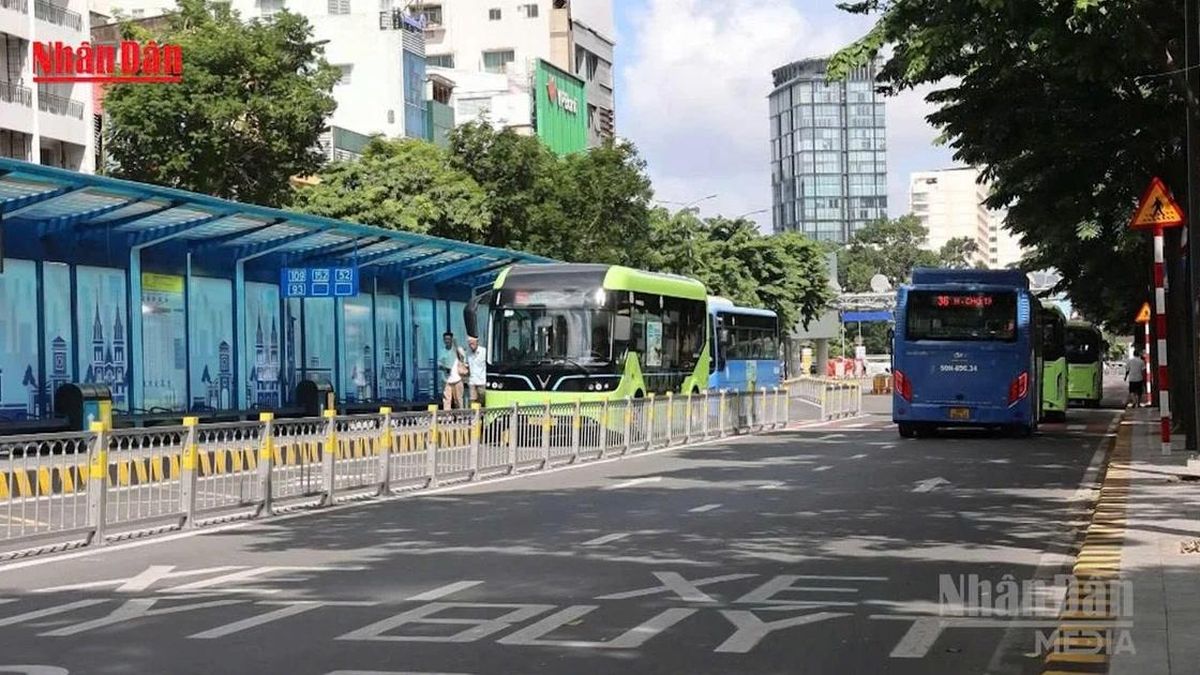 [Video] Lượng hành khách tăng kỉ lục sau khi miễn phí vé xe buýt ở TP Hồ Chí Minh - Báo Nhân Dân