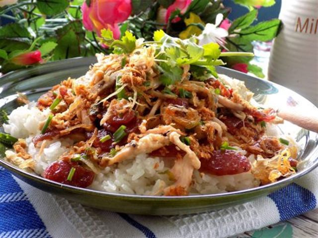 Xôi Lạp Xưởng Bằng Lò Vi Sóng