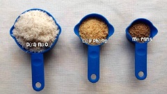 Dừa đã nạo, đầu phộng rang vàng bóc vỏ giã nhỏ, mè rang vàng.