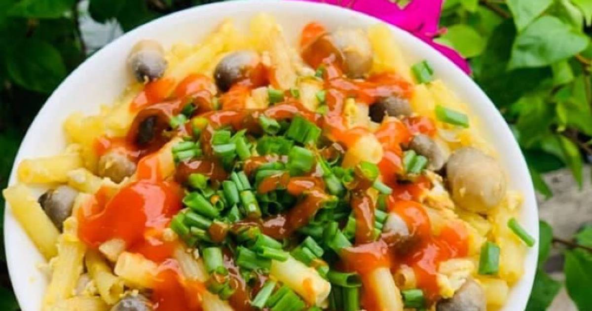 Nui xào trứng nấm