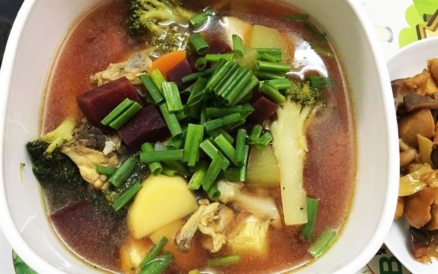 Canh Gà Nấu Rau Củ