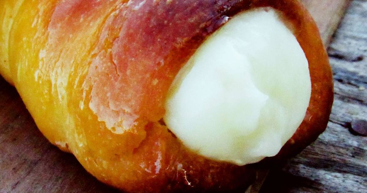 Yogurt cheese cream horn (bánh mì sừng nhân kem sữa chua phô mai)