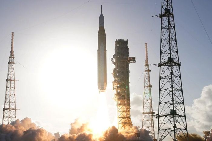 NASA thành công phóng tàu Artemis 2 đưa người tới Mặt Trăng sau 54 năm - Báo Tri thức &amp; Cuộc sống