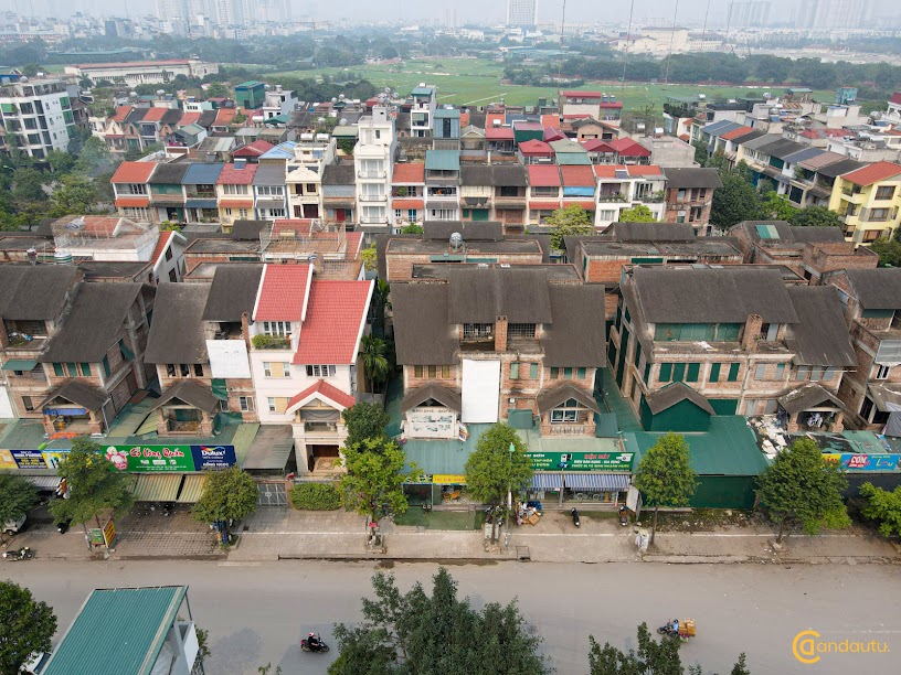 <p>Khu Liền kề Tổng cục 5 Tân Triều được khởi công vào năm 2010 và dự kiến hoàn thành vào năm 2014. Pháp lý của dự án không có gì đáng bàn, bởi mọi thông tin liên quan về dự án đã được công khai cụ thể: Quy hoạch chi tiết 1/500, chủ đầu tư, sổ đỏ (hợp đồng mua bán chính thức).</p>