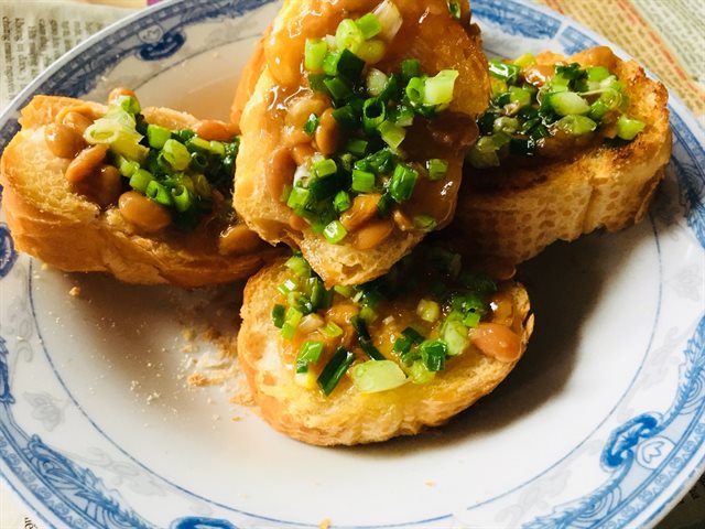 Bánh Mì Nướng Mỡ Hành Tương Hột