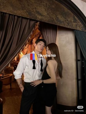 Con Thỏ Mọc Mắt Người