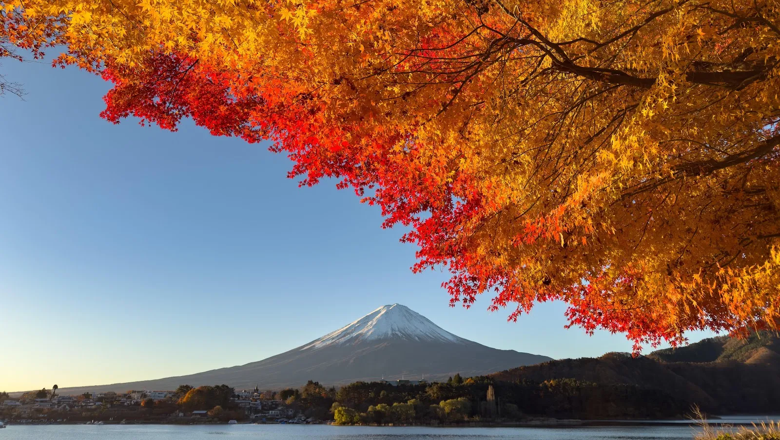 Mount Fuji in Autumn - Nature Photography 5K Wallpaper (6144x3463)