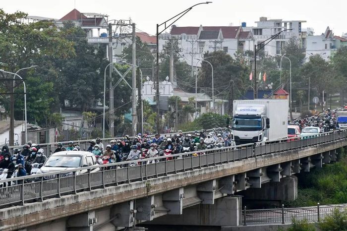 Tây Ninh: Ngày đầu kỳ nghỉ lễ, quốc lộ 1 kẹt xe kéo dài - Báo Sài Gòn Giải Phóng