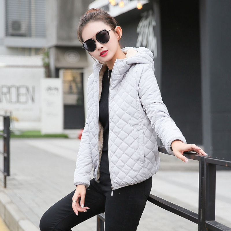Short women's puffer jacket with lamb fleece lining
