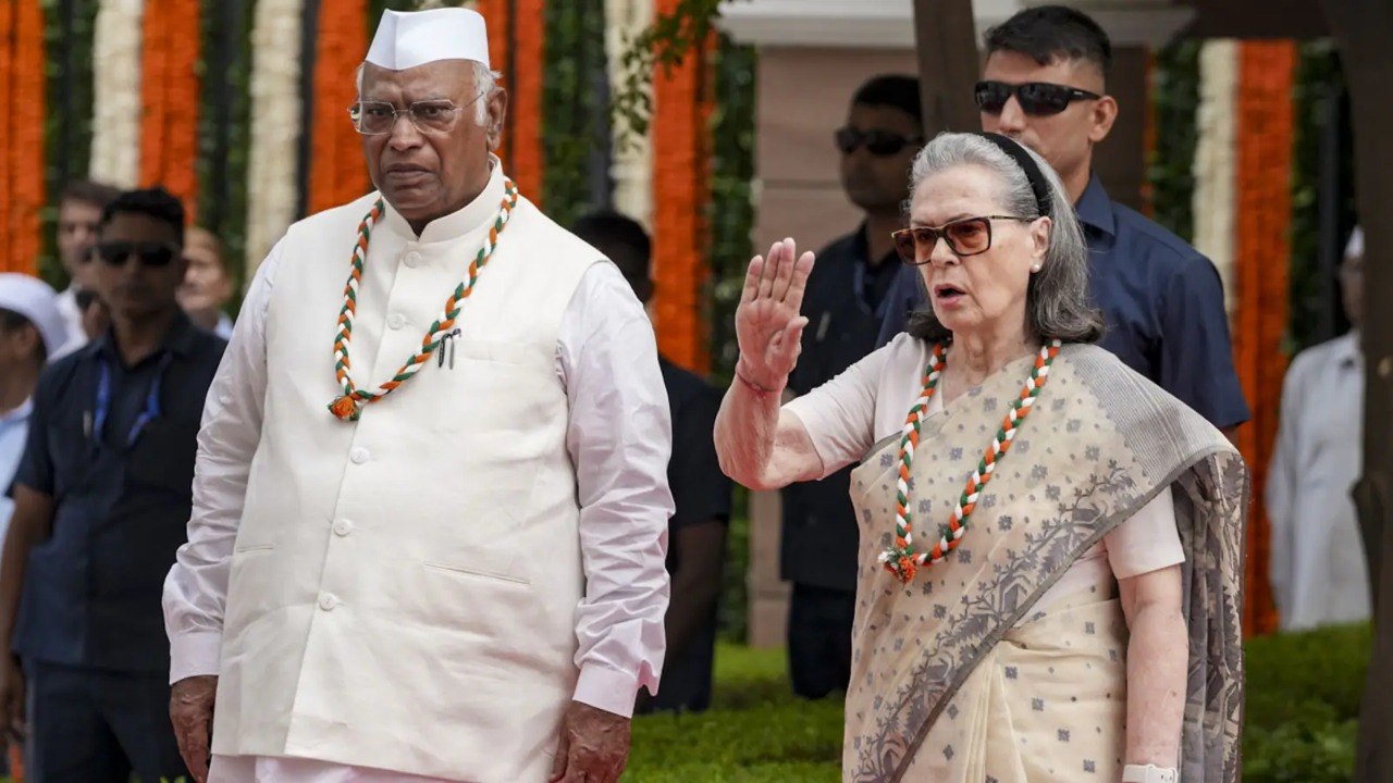 Vande Mataram Controversy Grips Congress I-Day Event