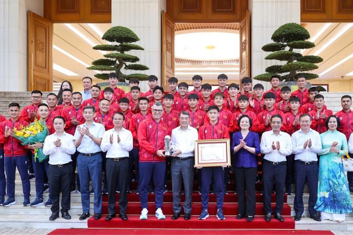 Thủ tướng Lê Minh Hưng gặp mặt, chúc mừng Đội tuyển U17 Việt Nam - Đài Phát thanh và truyền hình Hà Nội