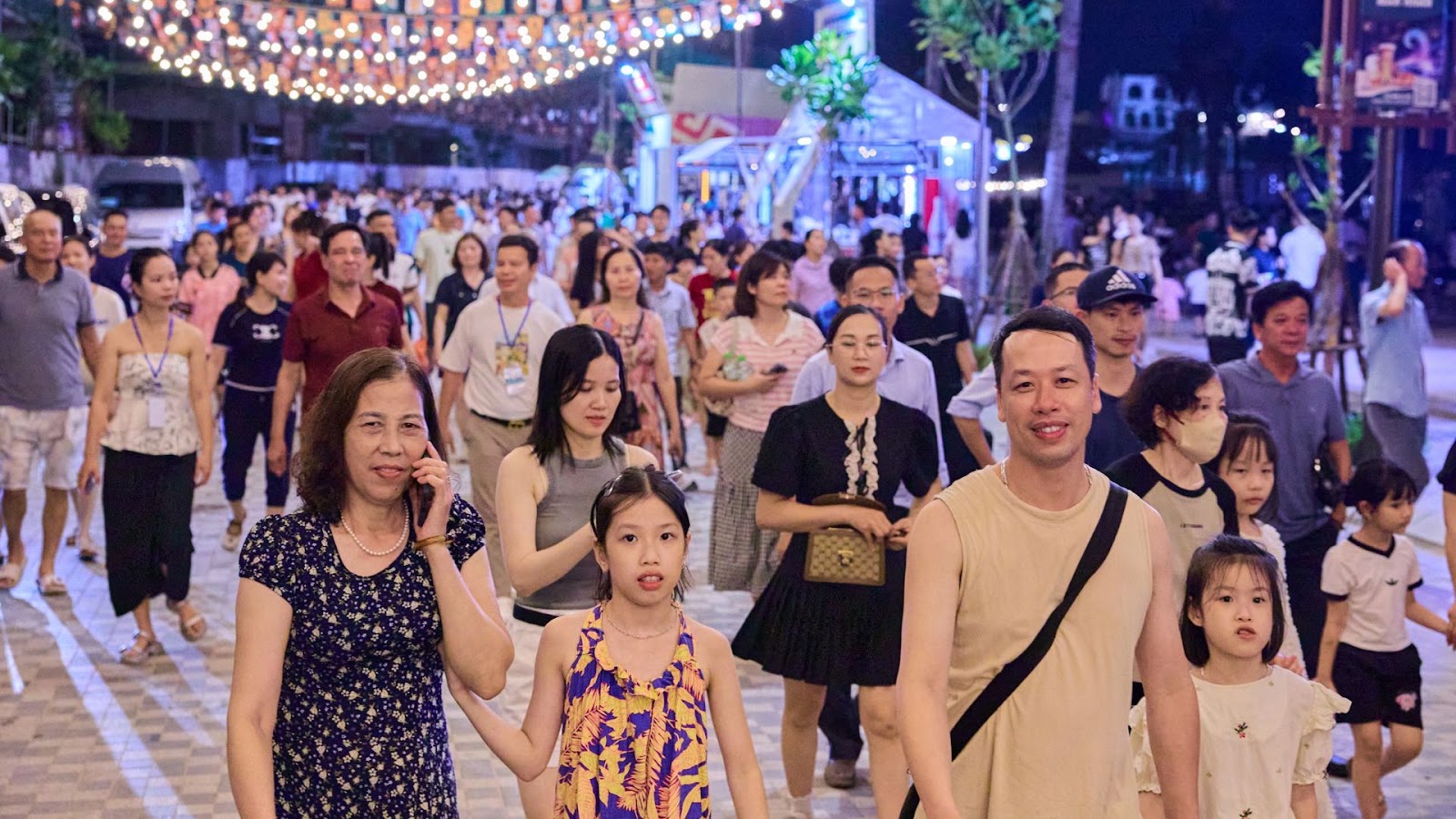Lễ hội &acirc;m nhạc đường phố VuiFest n&aacute;o nhiệt tại C&aacute;t B&agrave;