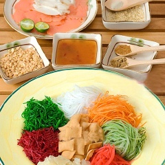 Sự đa dạng về màu sắc của các món ăn trên đĩa nộm thể hiện sự đầy đủ và sung túc trong năm mới! Có món nộm sẽ làm bữa ăn ngày Tết bớt ngấy hơn đấy!