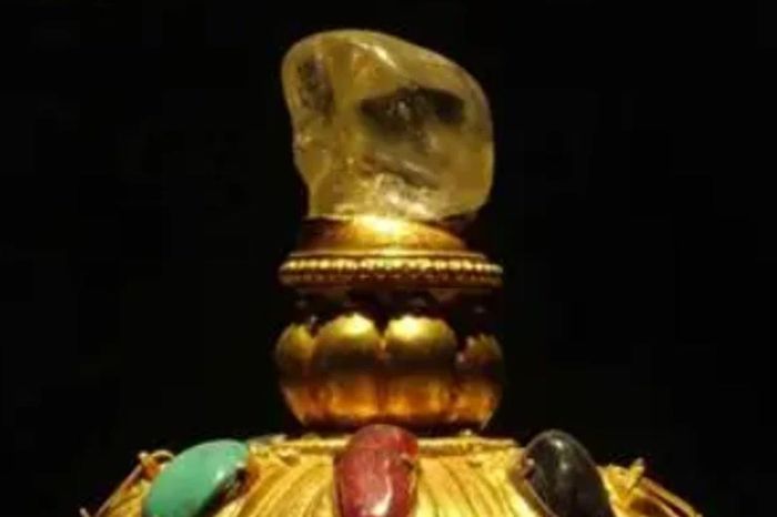 Viên sapphire lớn nhất thế giới trong lăng mộ cổ - Báo Tri thức &amp; Cuộc sống