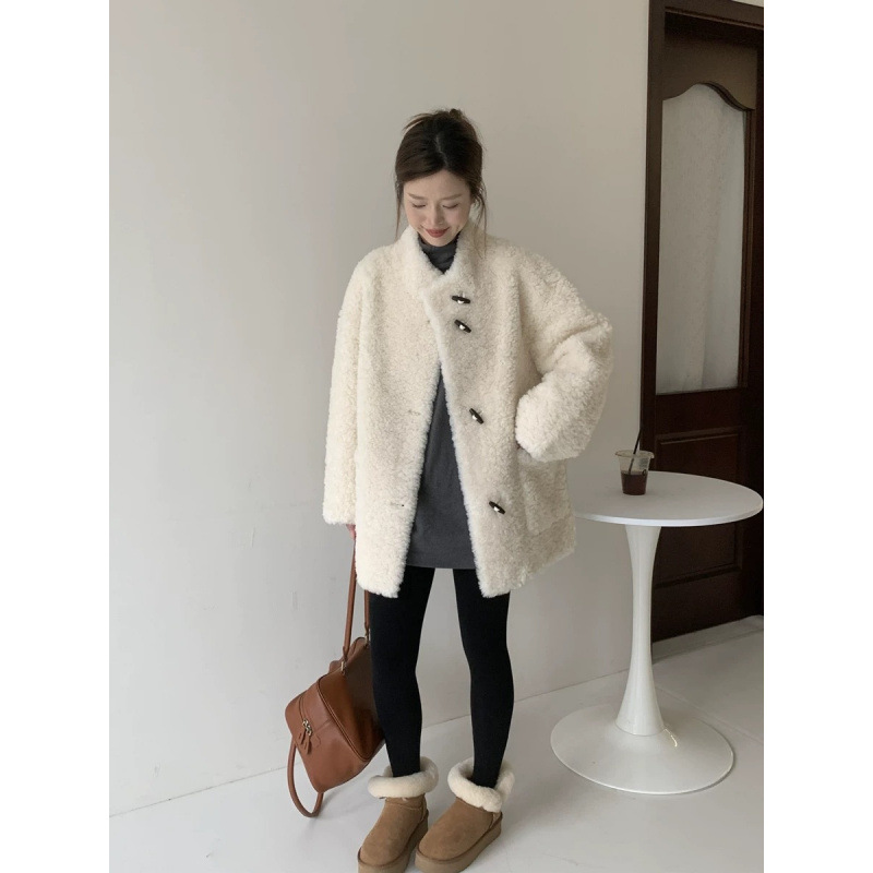 Wool coat with a stand-up collar and toggle buttons