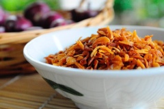 Hành phi là món quen thuộc để giúp tròn vị rất nhiều món ăn như bánh cuốn, xôi xéo, xôi ngô... Với cách làm hành phi thế này đảm bảo bạn sẽ có mẻ hành ngon hết ý đấy nhé!