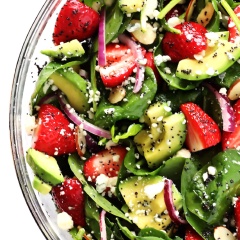 Salad bơ dâu rau bina mang đến một vị ngon khó cưỡng lại nhờ vạo dâu chua ngọt, bơ beo béo kết hợp cùng rau bina xanh mát và nước sốt ngon ngon, không hề gây ngán đâu nhé. Nhanh tay lưu lại ngay công thức và làm ăn nhé.