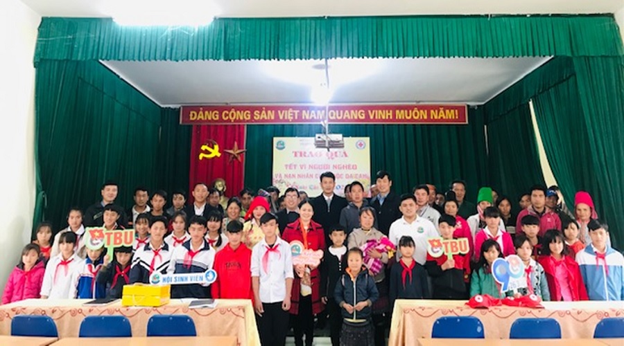 Chương trình “Tết vì người nghèo và nạn nhân chất độc da cam - Xuân Tân Sửu 2021” tại xã Chiềng Muôn, huyện Mường La, tỉnh Sơn La