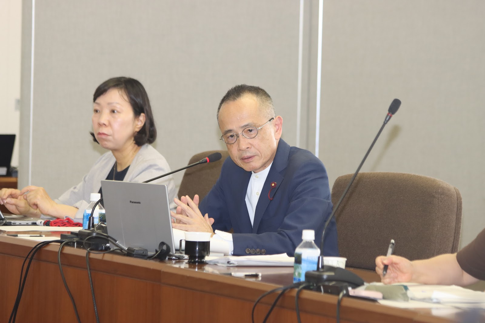 2026年7月1日 都市交通委員会で質疑する堂下豊史
