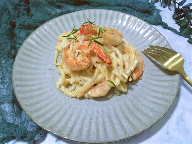 Pasta Với Tỏi Và Tôm Kem