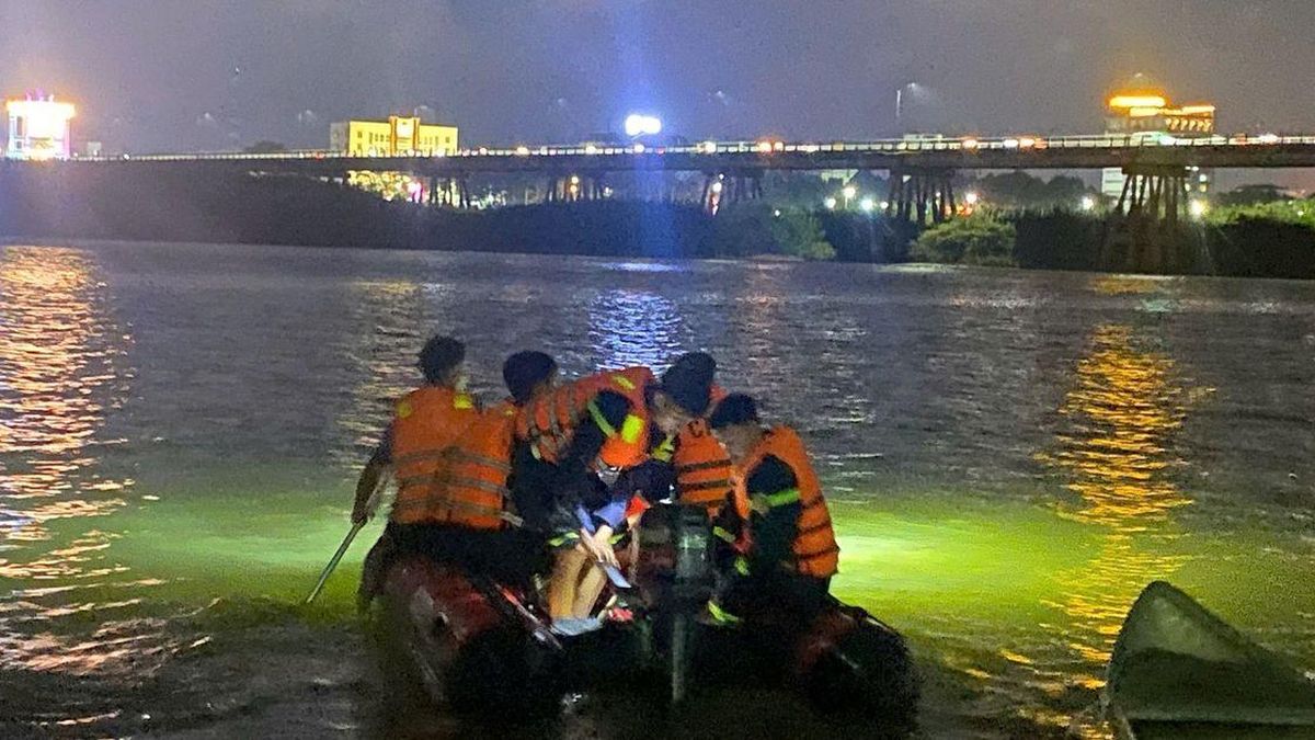 Ca nô xuyên đêm cứu nam thanh niên nhảy cầu Trà Khúc, thoát 'cửa tử' trong tích tắc - Chuyên trang Góc nhìn pháp lý - Tạp chí Người đưa tin