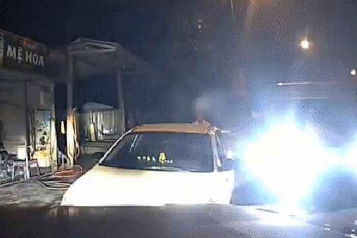 CLIP: Gay cấn cảnh vây bắt 2 đối tượng lái ô tô chở ma túy ở Quảng Trị - Báo Người Lao Động